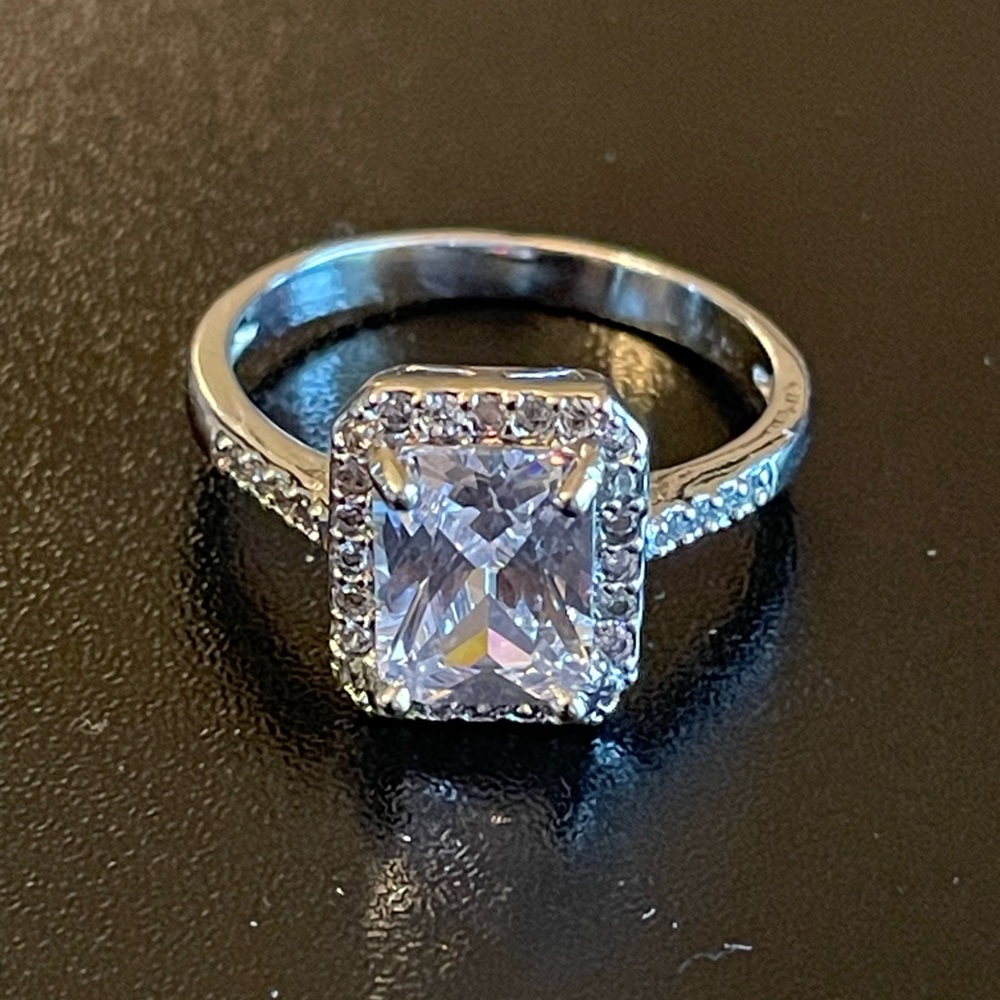 White rhinestone silver plated CZ ring - Picture 1 of 9